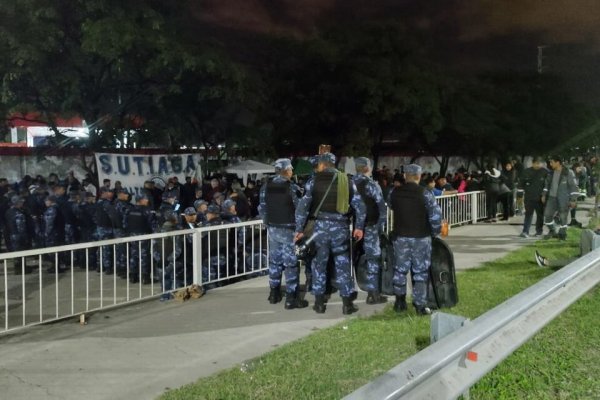 Reprimieron una protesta de trabajadores de Coca Cola, hay 5 detenidos y varios heridos