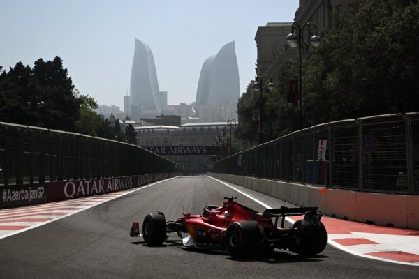 Leclerc le ganó la pulseada a Verstappen y se quedó con la pole