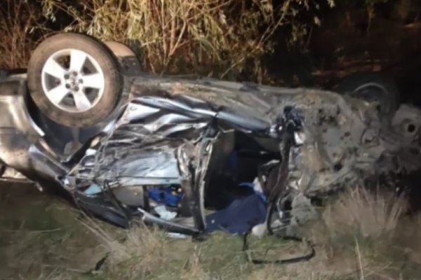 Un conductor perdió el control de su camioneta y chocó contra un auto: murió un joven y hay seis heridos