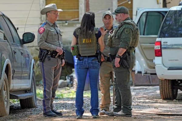 Un hombre mató a cinco de sus vecinos en Texas porque se quejaron de que disparaba en el jardín