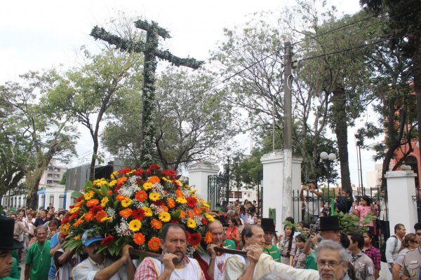 Celebraciones religiosas y festival para toda la familia para el Día de la Cruz de los Milagros