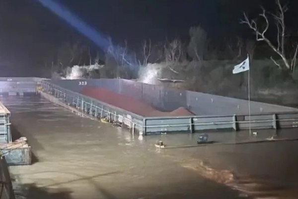 Tres barcazas que transportaban mineral de hierro se hundieron en el río Paraná