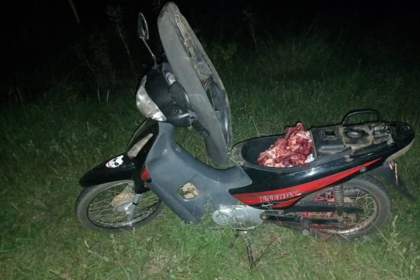 La Policía aprehendió a dos personas y secuestro cortes de carne bovino y dos motocicletas