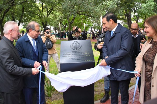 Quedaron inauguradas las refacciones de la Plaza La Cruz