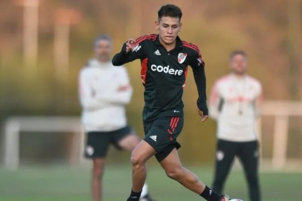 Claudio Echeverri y su primer entrenamiento del semestre con la Primera de River