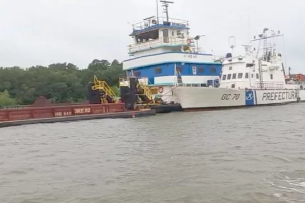 Las barcazas que se hundieron en el Paraná no complican la navegación y dudan que puedan ser recuperadas