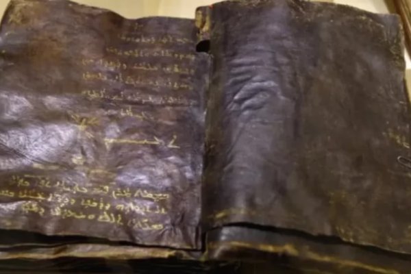 Encontraron una antigua biblia y aseguran que tiene secretos de Jesús