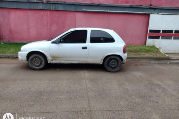 La Policía recuperó un auto robado momentos antes
