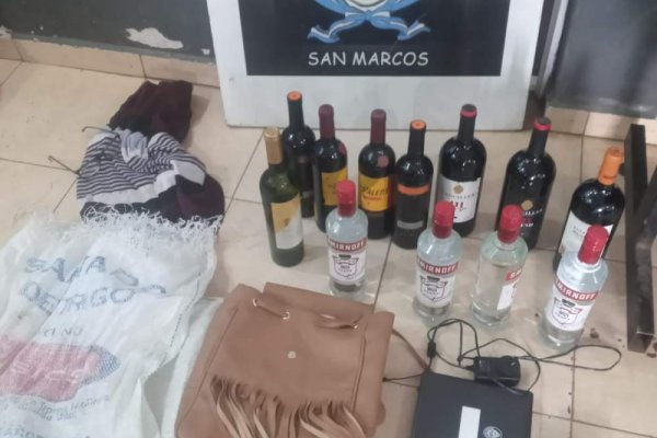 Un conocido ladrón fue atrapado con una bolsa llena de vinos y vodka