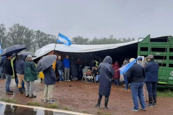 Santo Tomé: pequeños productores ganaderos salieron a la Ruta 14 en protesta por ola de cuatrerismo y reclamo por seguridad