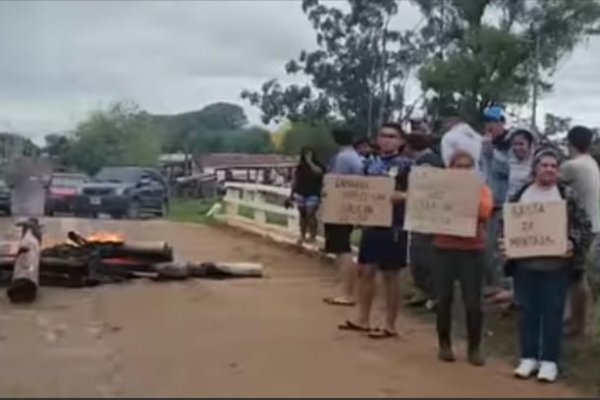 Corrientes: piquete vecinal en un paraje por calles intransitables, falsas promesas de ripio y cloaca