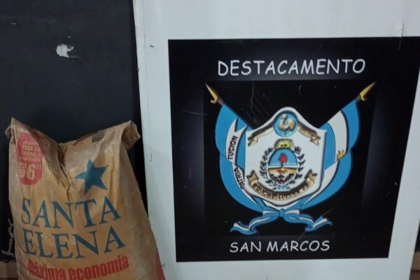 Policía demoró a tres personas y secuestró un bolsa de cal de dudosa procedencia