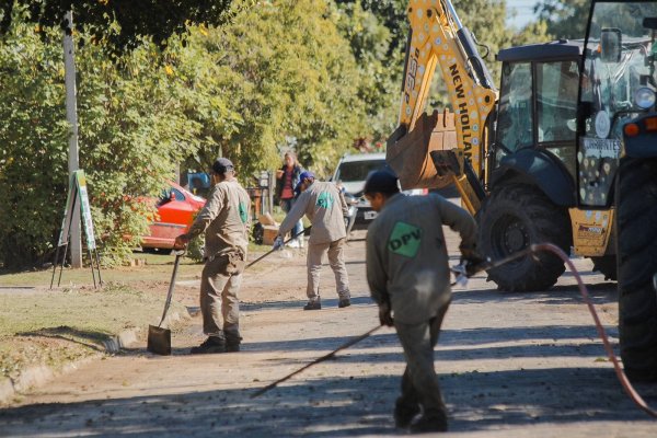 Municipio del oficialismo con ayuda provincial pavimenta 50 cuadras