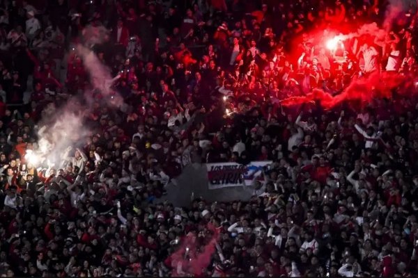 River fue multado por la Conmebol por el uso de bengalas en la Libertadores