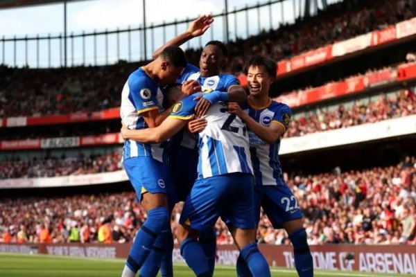 Arsenal perdió por goleada ante Brighton y se aleja de la pelea por la Premier League