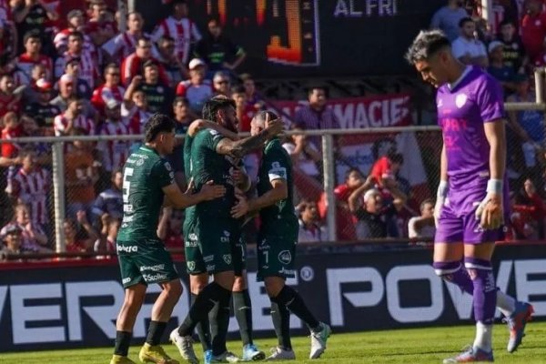 Sarmiento se hizo fuerte en Santa Fe y venció a Unión en un choque clave por el descenso