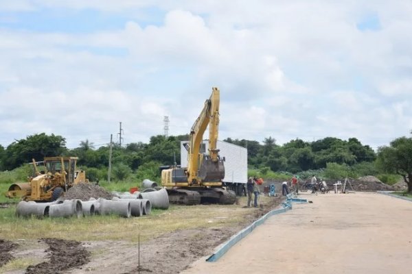 Inauguran en Corrientes un nuevo paseo costero en el barrio Doctor Montaña