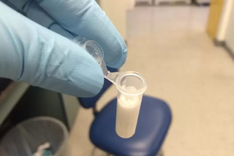 Filtrar la fibroína desde la seda requiere técnicas específicas