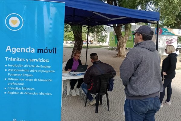 Más empleo en Corrientes: la Nación atendió consultas en la peatonal Junín