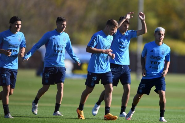 Mundial Sub 20: Argentina se entrenó y viajó a Santiago del Estero para el debut