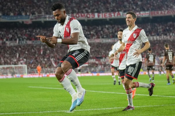 River le ganó a Platense y mantiene la diferencia en lo alto de la tabla