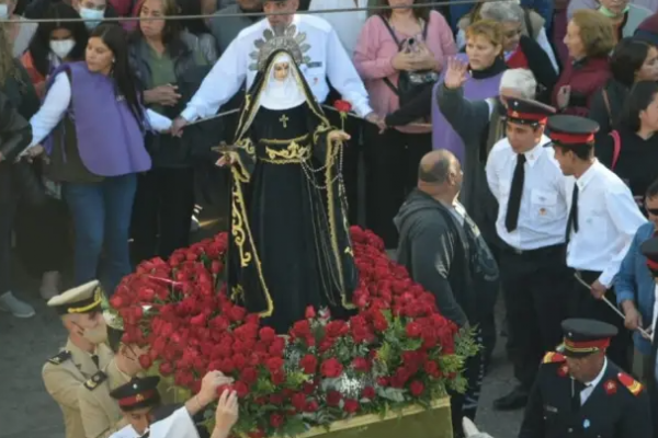 Fervor intenso de una multitud a Santa Rita