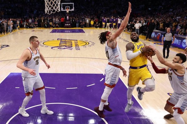 Denver barrió a los Lakers y dejó a LeBron James pensando en el retiro