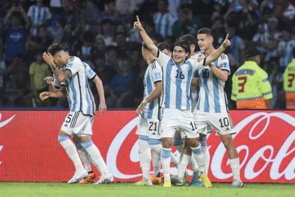 La Selección Argentina goleó a Guatemala y se clasificó a los octavos de final