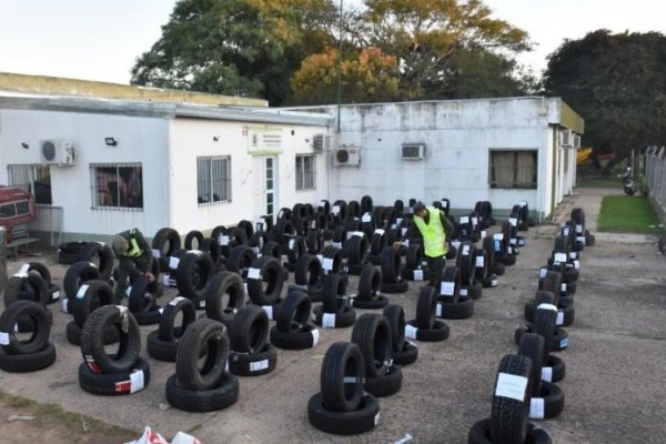 Incautaron en Corrientes 276 neumáticos trasportados de contrabando en encomiendas