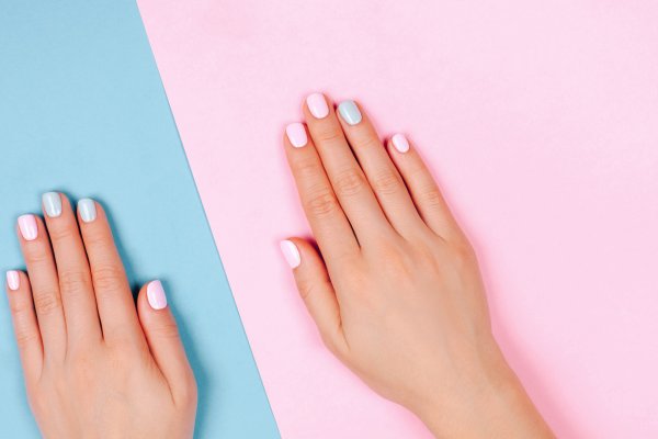 Cuáles son los peligros de la manicura en gel, y algunas recomendaciones para proteger las uñas