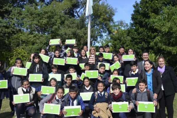 Estudiantes de Loreto y San Miguel recibieron las netbooks del programa Incluir Futuro