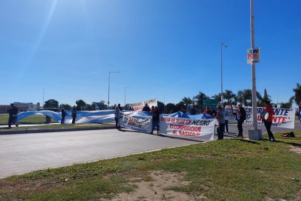 Corrientes: Policías y docentes vuelven a marchar por mejores salarios y funcionamiento de IOSCOR