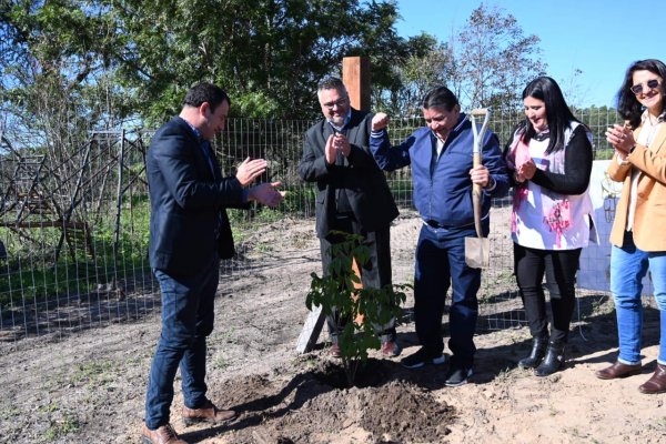 El RENATRE y el Municipio inauguraron patio de juegos en la Escuela N° 91