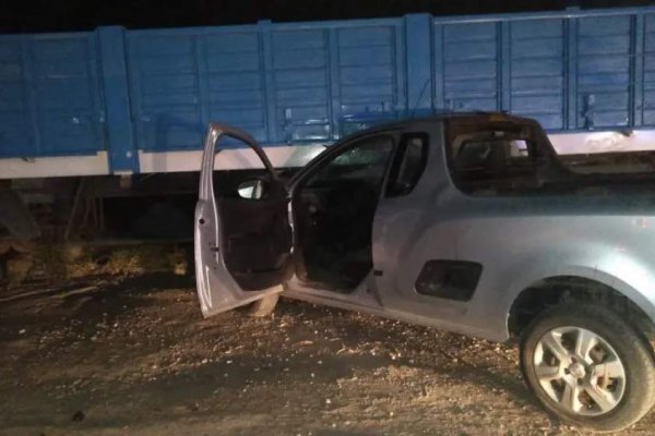 Dos personas heridas tras el choque de un auto contra un camión