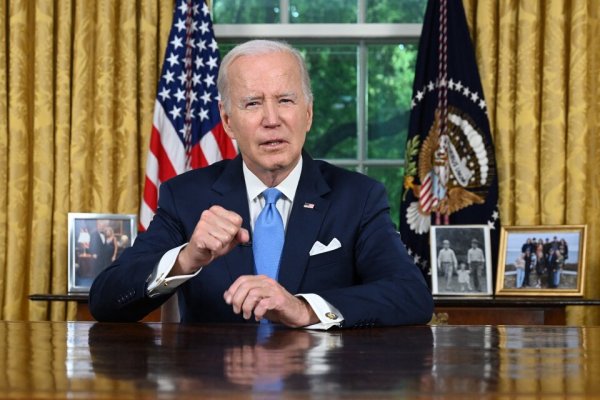 Joe Biden promulgó la ley que evita el default