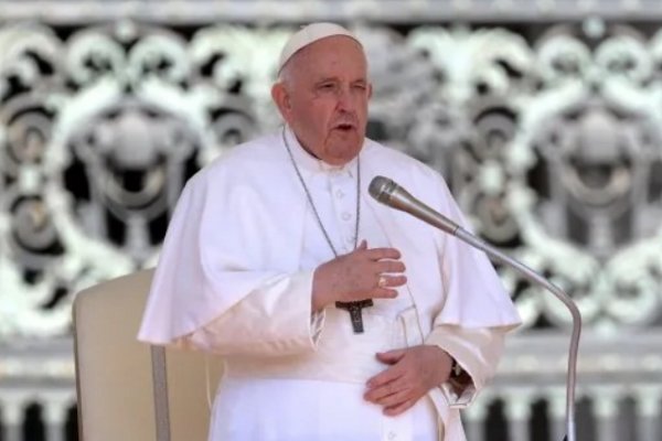 El papa Francisco dijo estar preocupado por el país y analiza viajar a Argentina en la 