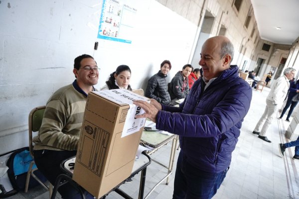 Votó Gustavo Canteros, con la boleta del Nuevo País