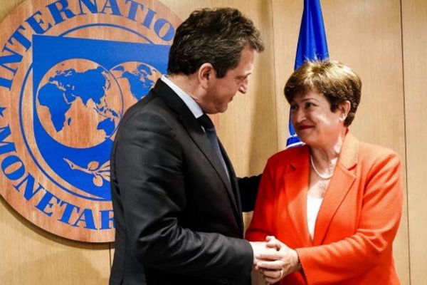 El FMI demora el desembolso de fondos para Argentina