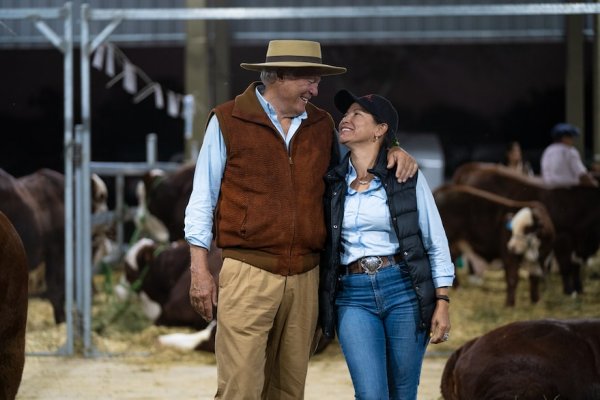 Ana González Fulton y su esposo, el estadounidense John Fulton, fundaron una cabaña de élite de la raza bovina Braford.