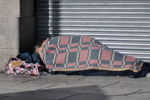 Por las bajas temperaturas, hay refugios llenos y piden solidaridad