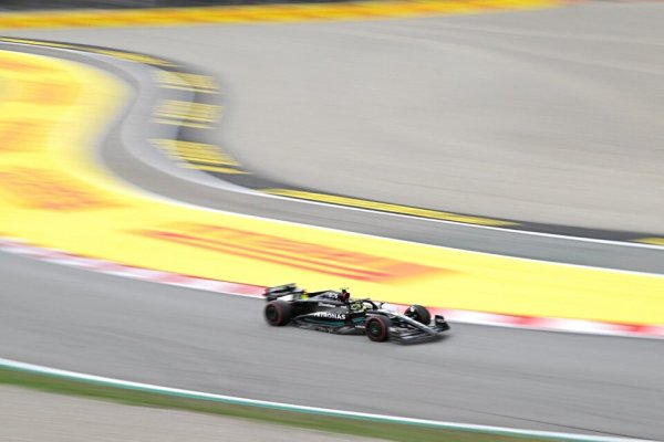 Mercedes acelera la renovación del contrato con Lewis Hamilton