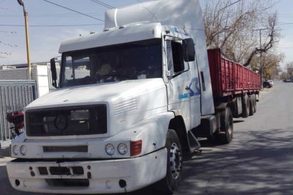 La Policía retuvo un camión con una carga de soja por presentar documentaciones irregulares para su traslado
