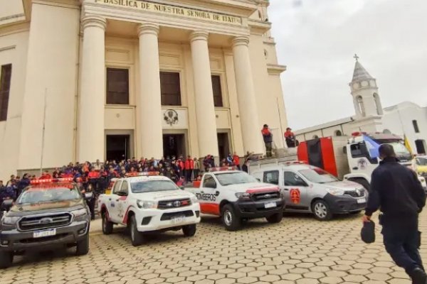 Más de 300 Bomberos Voluntarios peregrinaron hacia la basílica de Itatí