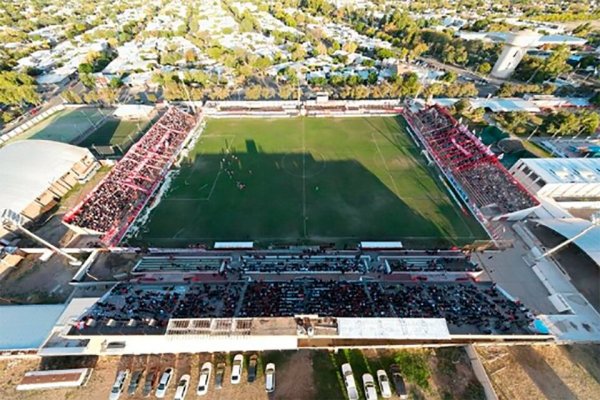 Otra vez se cayó un hincha de una tribuna: está en estado crítico