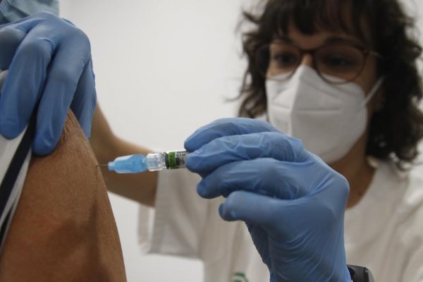 Salud continúa con las Campañas de Vacunación Antigripal y Covid-19
