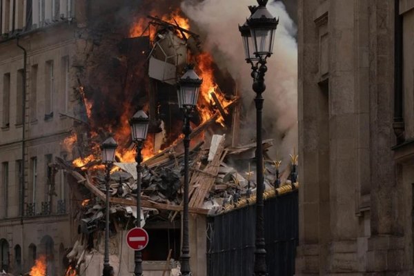 Al menos 24 heridos tras una explosión que provocó el derrumbe parcial de dos edificios en París: hay dos personas desaparecidas