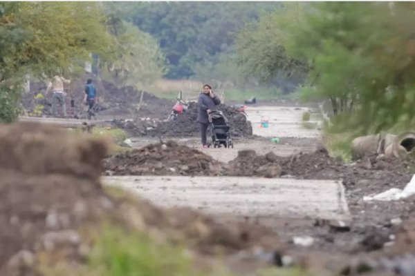 Allanan el barrio Emerenciano Sena para investigar una extraña pavimentación tras la desaparición de Cecilia