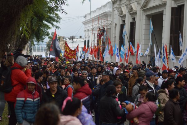 Multitudinaria marcha en Corrientes contra la represión estatal en Jujuy y críticas al gobernador Valdés