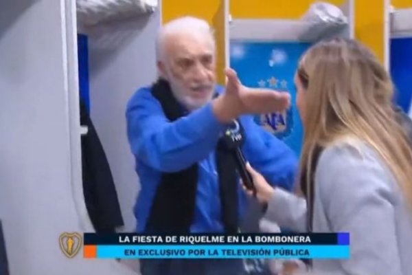 Coco Basile corre a reportera tras entrar al vestidor de Argentina en la despedida de Riquelme
