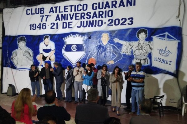 Paso de los Libres: Se Inauguró el mural sobre la historia del Club Guaraní